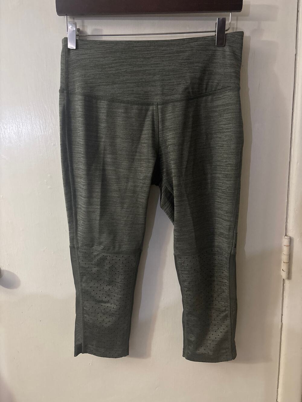 Mondetta Green Capri Vented Stretch Leggings S/M Activewear Athleisure Casual
